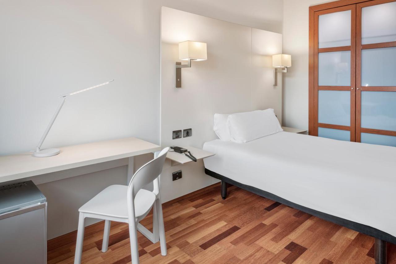 B&B Hotel Granada Estacion Luaran gambar