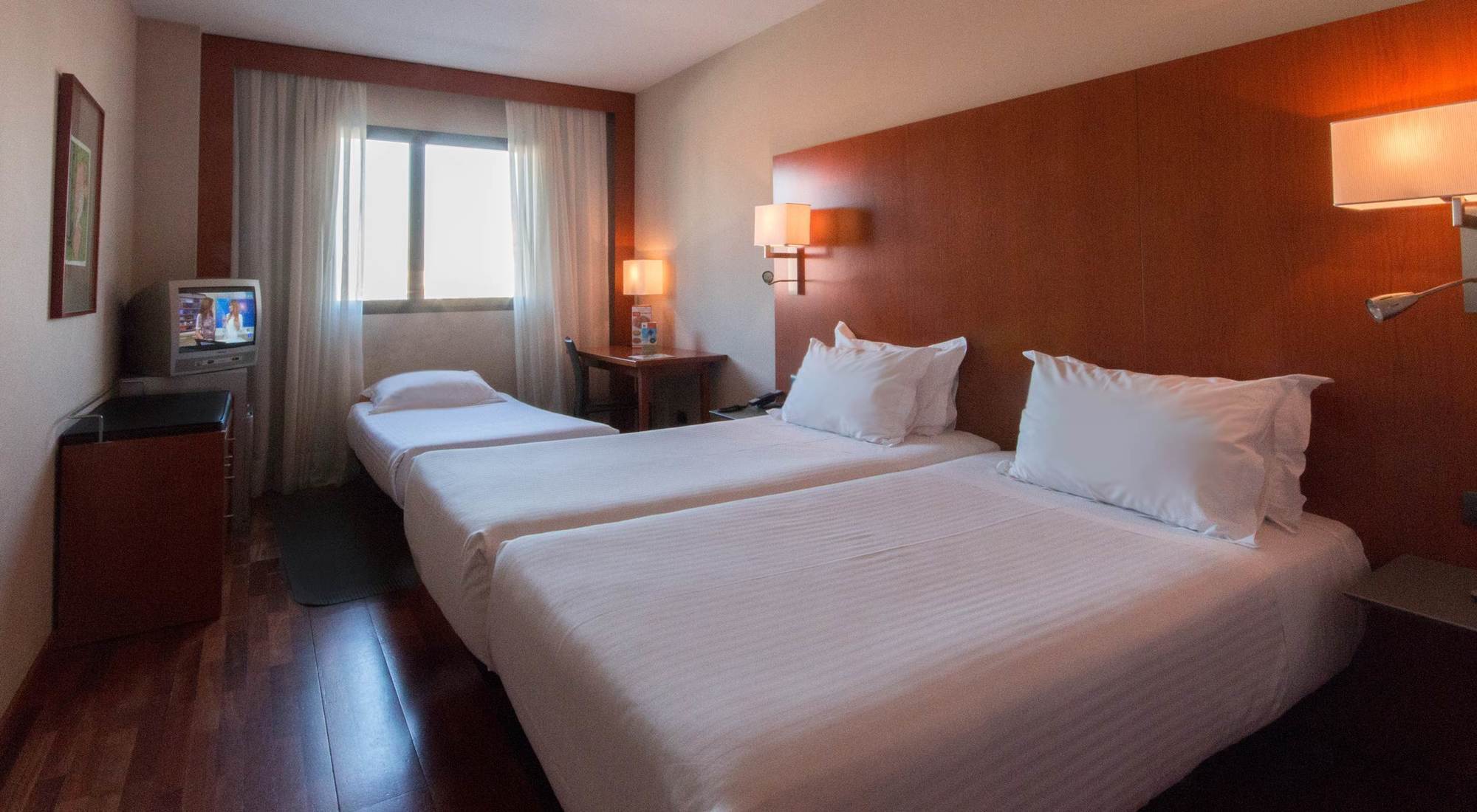 B&B Hotel Granada Estacion Bilik gambar